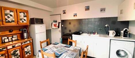 冰箱、微波炉、烤箱、炉灶