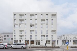 Exterior - Bobrowiecka Modern Apartment by Renters (Warsaw)