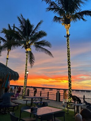 屋外ダイニングエリア