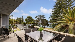 Outdoor dining - Beachfront on the Esplanade (Cowes)