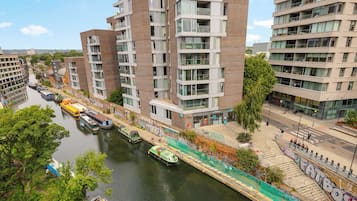 City Apartment, 3 Bedrooms, Non Smoking, Kitchen | View from room