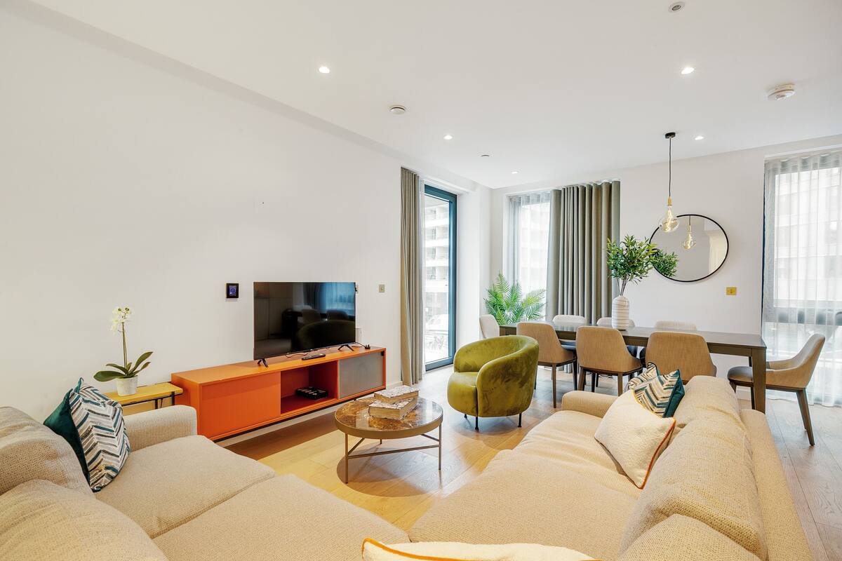 Comfort Apartment | Living area | Flat-screen TV