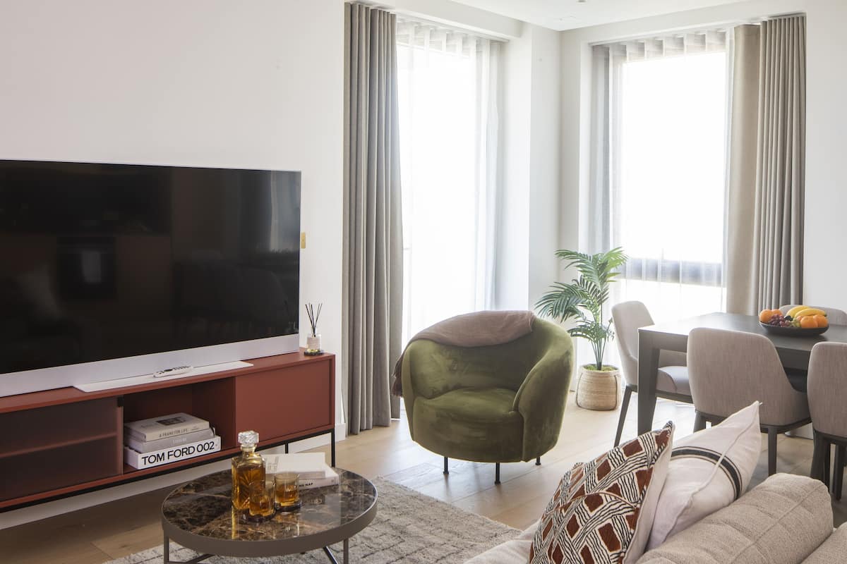 Apartment, 2 Bedrooms, Kitchen | Living area | Flat-screen TV