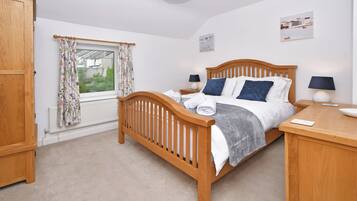 Cottage | 2 bedrooms, individually decorated, individually furnished, free WiFi