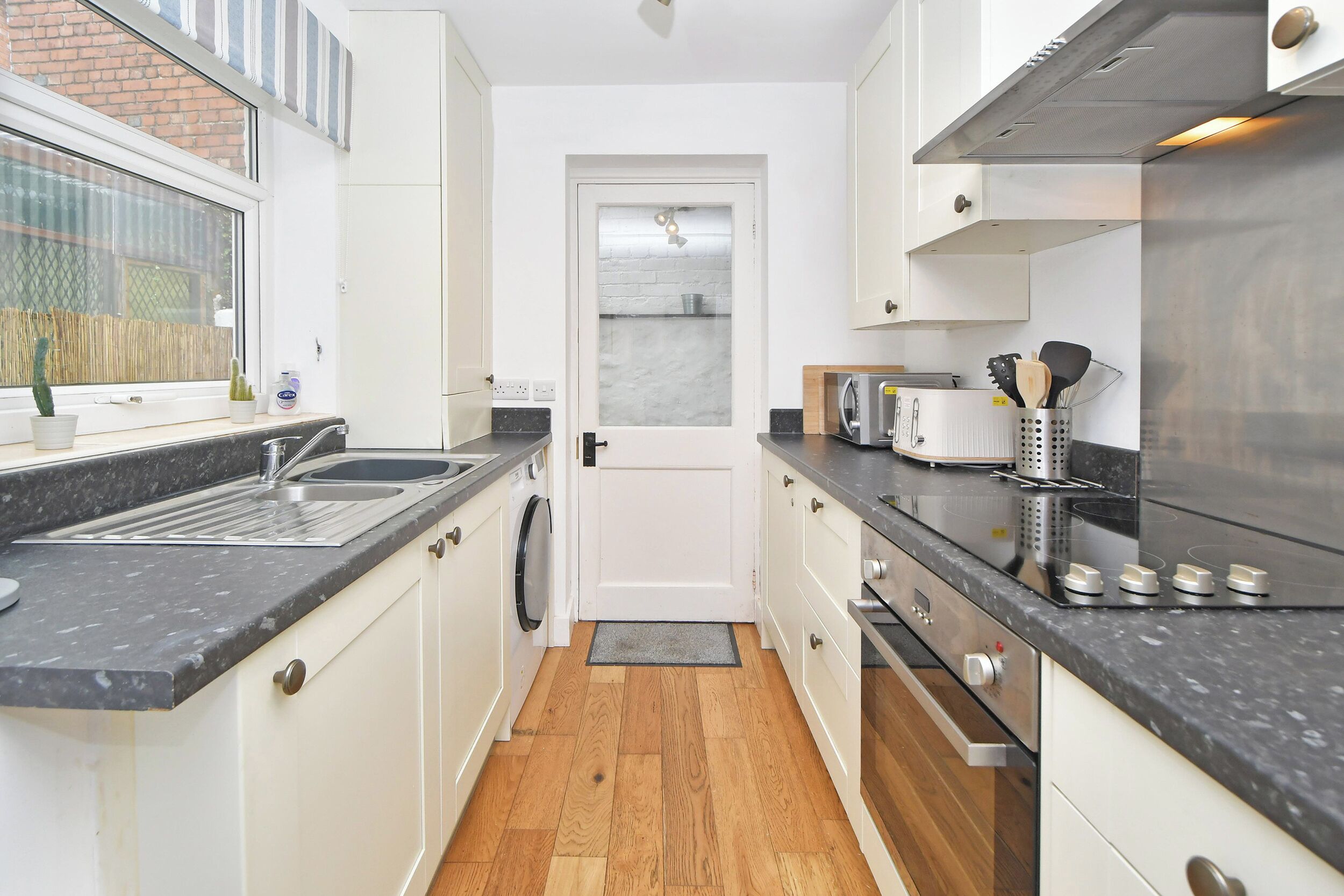 Cottage | Bếp riêng | Tủ lạnh, máy rửa bát, ấm điện, lò nướng bánh mì 