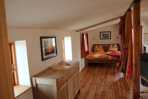 1 bedroom, free WiFi, bed sheets - Helle Ferienwohnung in Wald- und Wassernähe (Kröslin)