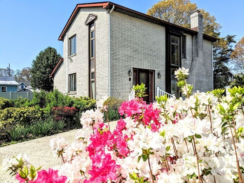 The Brick Beach House, 2 King beds & pet friendly