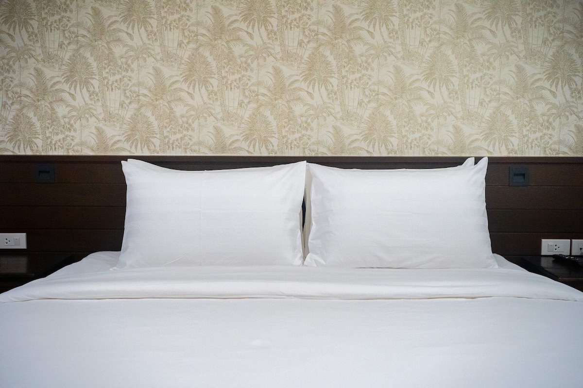 Standard King Bed, Non Smoking