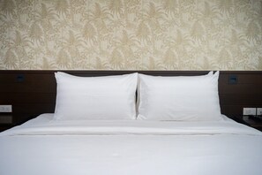 Standard King Bed, Non Smoking | Caja fuerte, escritorio, cortinas opacas y wifi gratis