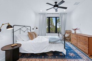 3 bedrooms, desk, iron/ironing board, WiFi