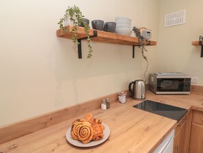 냉장고, 전기 주전자, 조리 도구/접시/주방 기구