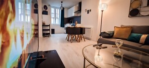 Smart TV, books, stereo - L'art Déco 3 Wifi,netflix,disney+coeur de Bastide (Villefranche-de-Rouergue)