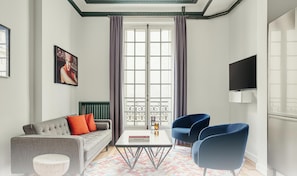 Familie appartement | Woonruimte | Een 35-inch smart-tv met digitale zenders