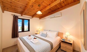 10 bedrooms, in-room safe, iron/ironing board, travel crib - Azure Horizon Villa Heated Pool, Beach at 550 m (Rethymon)