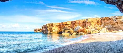 In Strandnähe, Liegestühle, Strandtücher