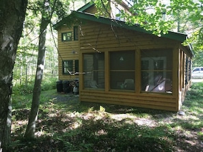 Exterior - Woodhaven - Charming Home nestled in the Woods, ne (La Pointe)