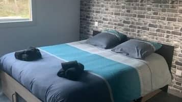 3 quartos, escrivaninha, Wi-Fi, roupa de cama