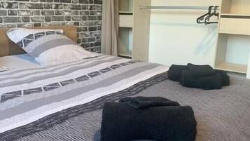 3 habitaciones, escritorio, wifi y ropa de cama