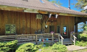 Exterior - Bean Ravine - Unique Cabin overlooking Lake Superi (La Pointe)