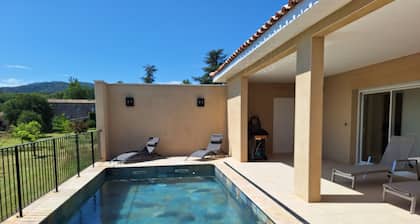 Superbe villa neuve climatisée, belle piscine, au pied des Cévennes !