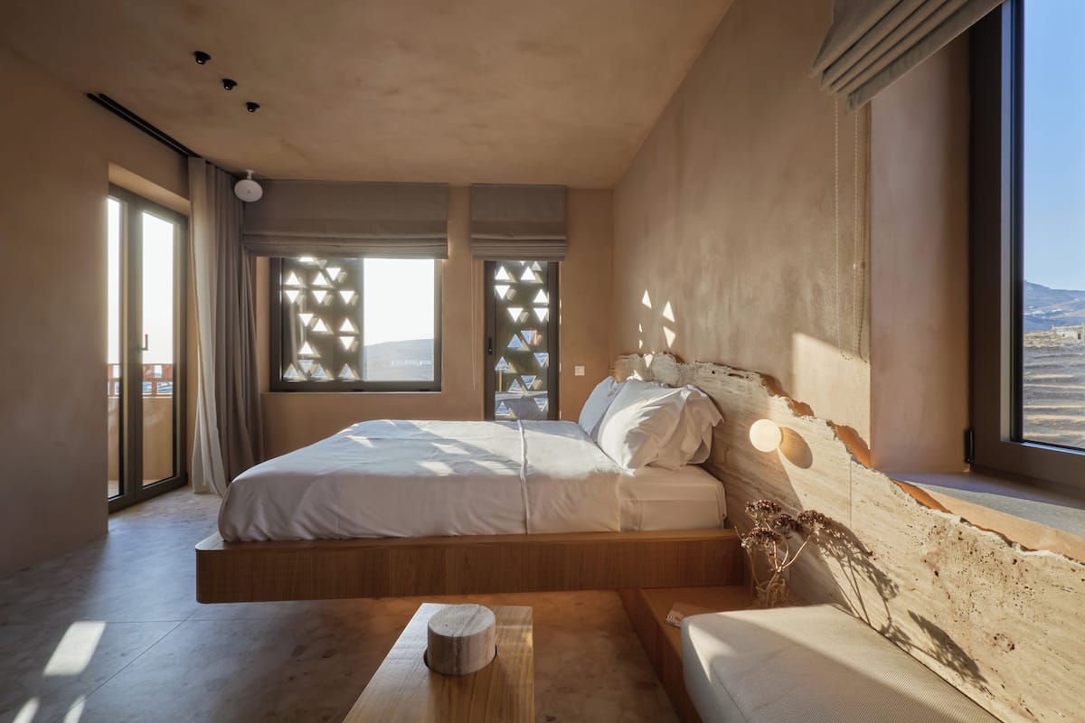 Standard Suite | 1 bedroom, minibar, in-room safe, desk