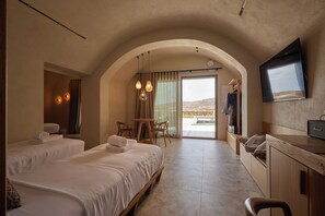 Superior Suite with Plunge Pool | 1 bedroom, minibar, in-room safe, desk - Sun Aeriko (Tinos)