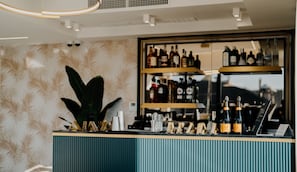 Bar (on property) - POETICA BOUTIQUE SKY HOTEL (Naples)