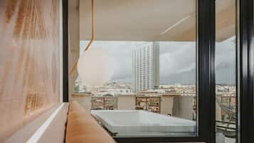 Junior-Suite | 1 Schlafzimmer, Daunenbettdecken, Pillowtop-Betten, Minibar