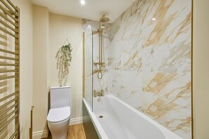 Bruser, hårtørrer, håndklæder, Shampoo