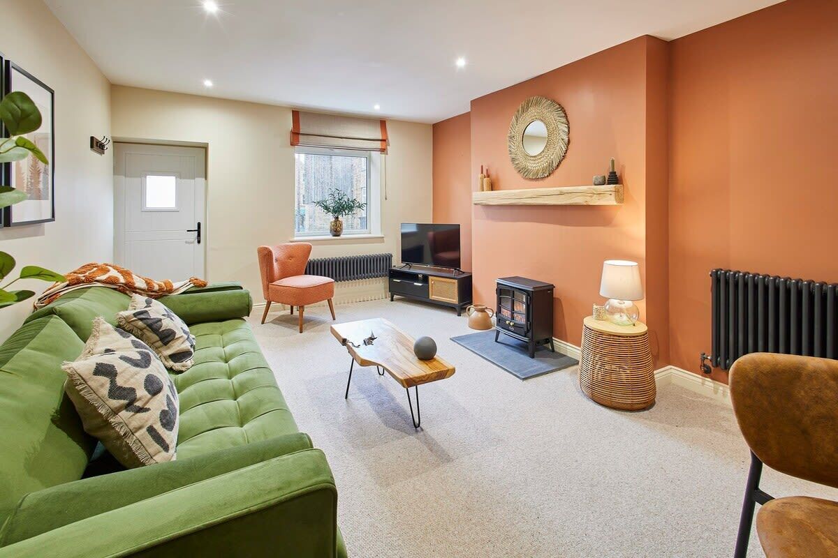 Télévision, cheminée, espaces bureaux