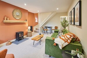 TV, fireplace, offices