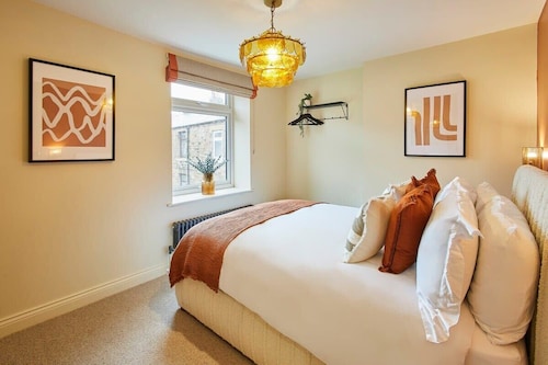 Host & Stay | Cinnamon Cottage