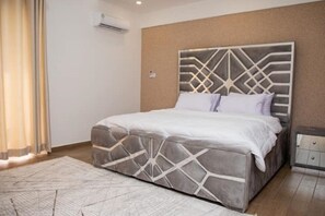 2 quartos, ferros/tábuas de passar roupa, Wi-Fi, roupa de cama