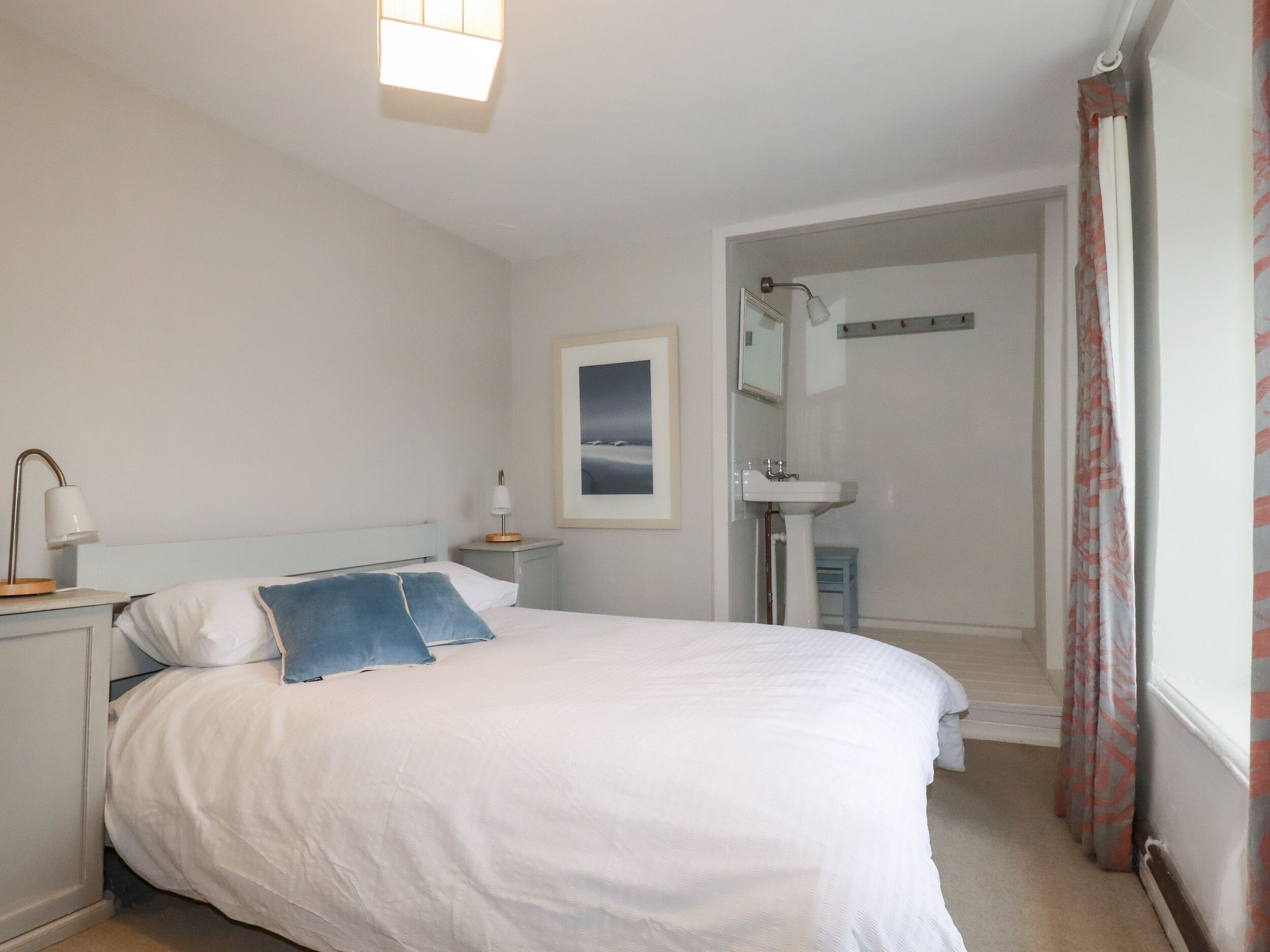 3 bedrooms, individually decorated, individually furnished, free WiFi