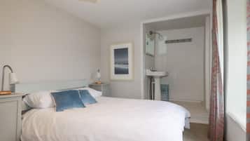 3 bedrooms, individually decorated, individually furnished, free WiFi