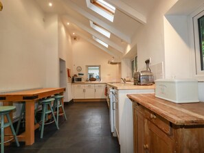 Fridge, dishwasher, electric kettle, toaster