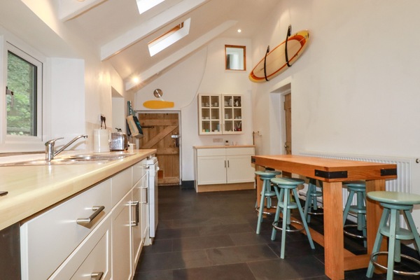 Fridge, dishwasher, electric kettle, toaster