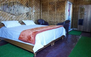 Deluxe Double Room | Bed sheets - Secret Staycation Cottage (Kandaghat)