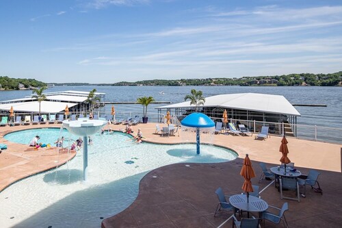 Private Island Condo, Remodeled 2024, WaterFront, 3-br, 2-bath, Lake Ozarks
