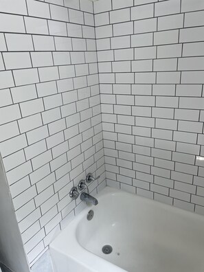Toalhas de banho, papel higiênico