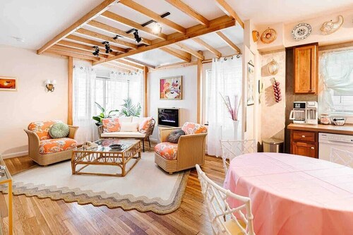 The Golden Suite: themed getaway!