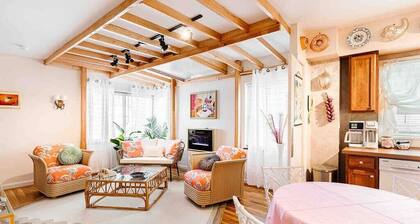 The Golden Suite: themed getaway!