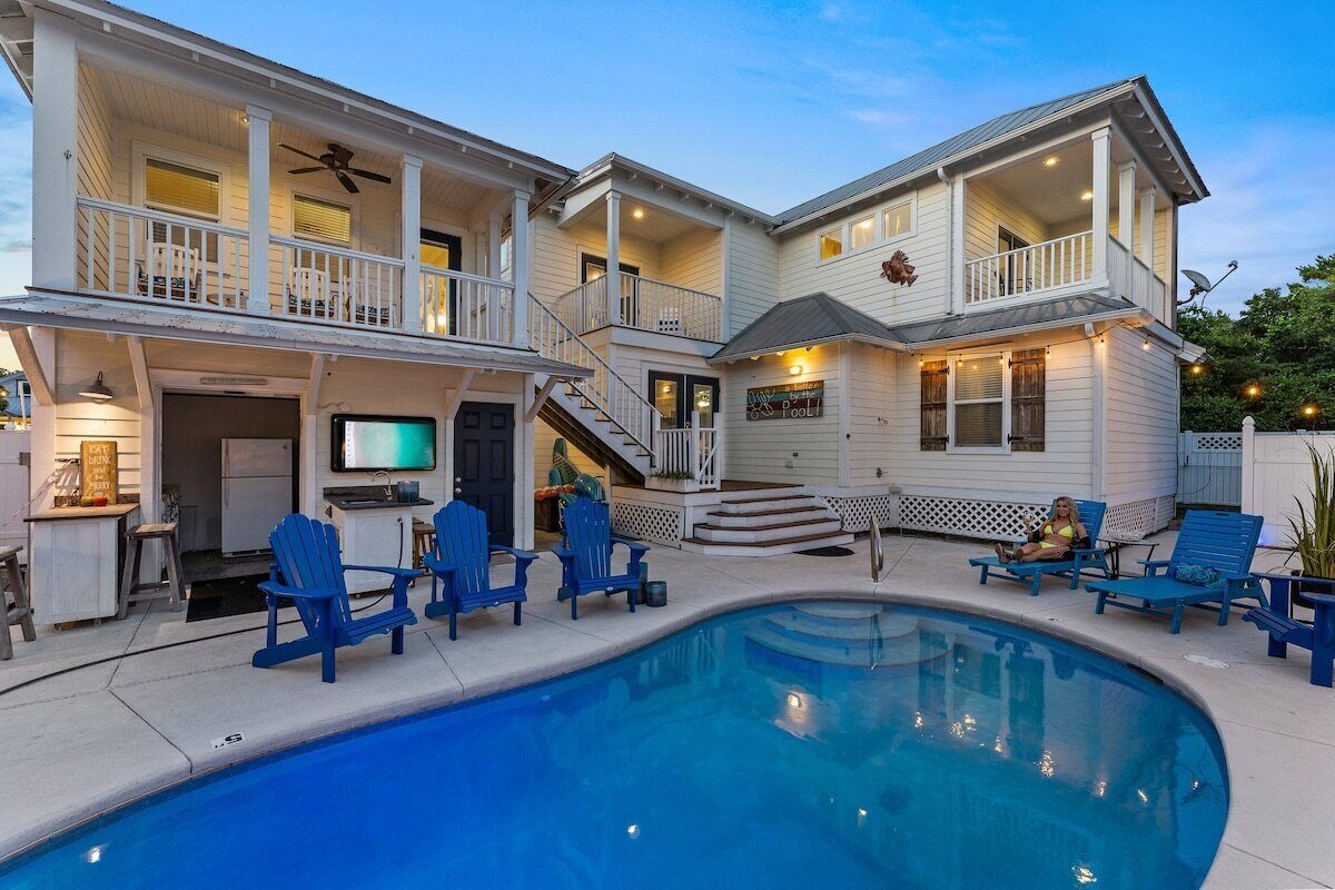 Walk to Beach! Private Pool & Golf Cart Included!