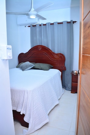 2 habitaciones, tabla de planchar con plancha, wifi y ropa de cama 