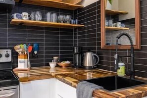 Frigorifero, microonde, forno, macchina per tè/caffè