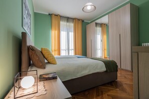 Een strijkplank/strijkijzer, gratis wifi, beddengoed