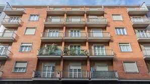 A multi-story residential building with balconies, windows, and a central entrance. - Modern Apartment in Santa Rita by Wonderful Italy (Torino)