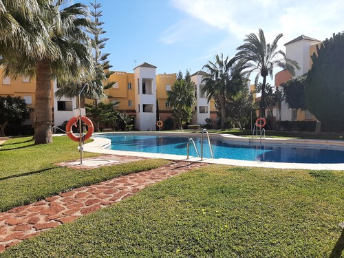Appartement Avec Piscine Residence Naturiste WI FI, Beau Jardin
