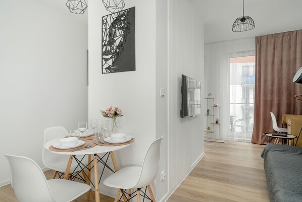 Living room - Modern Studio Niemena by Renters (Poznan)