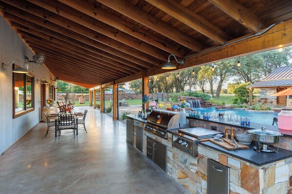 Outdoor dining - Bent Oak Highland Ranch | Events | Concierge Services (Burnet)